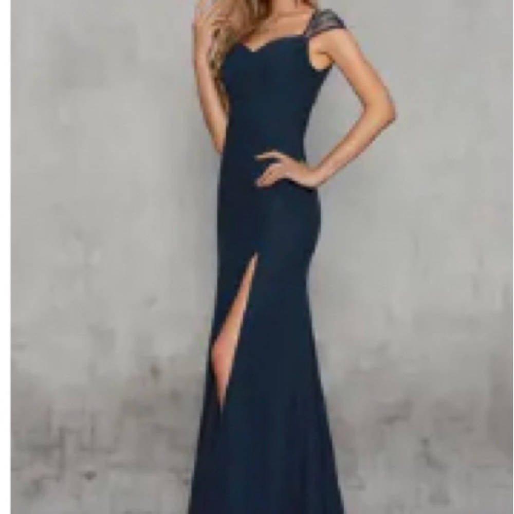 Navy mermaid dress, sweetheart neckline. Floor-length, bust 33.5, waist 26.5.